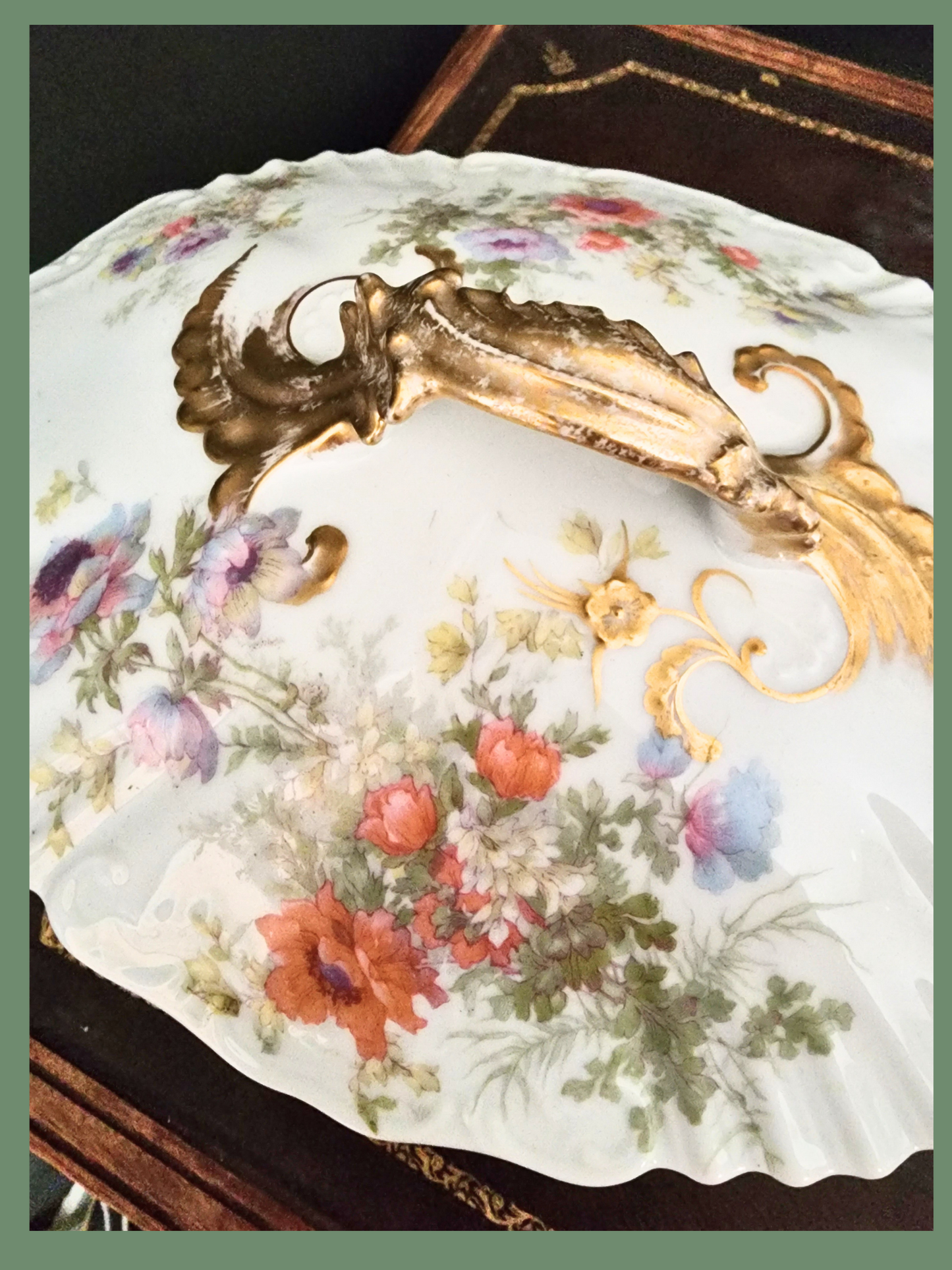 French antique-footed Tureen Serving ware Tureen