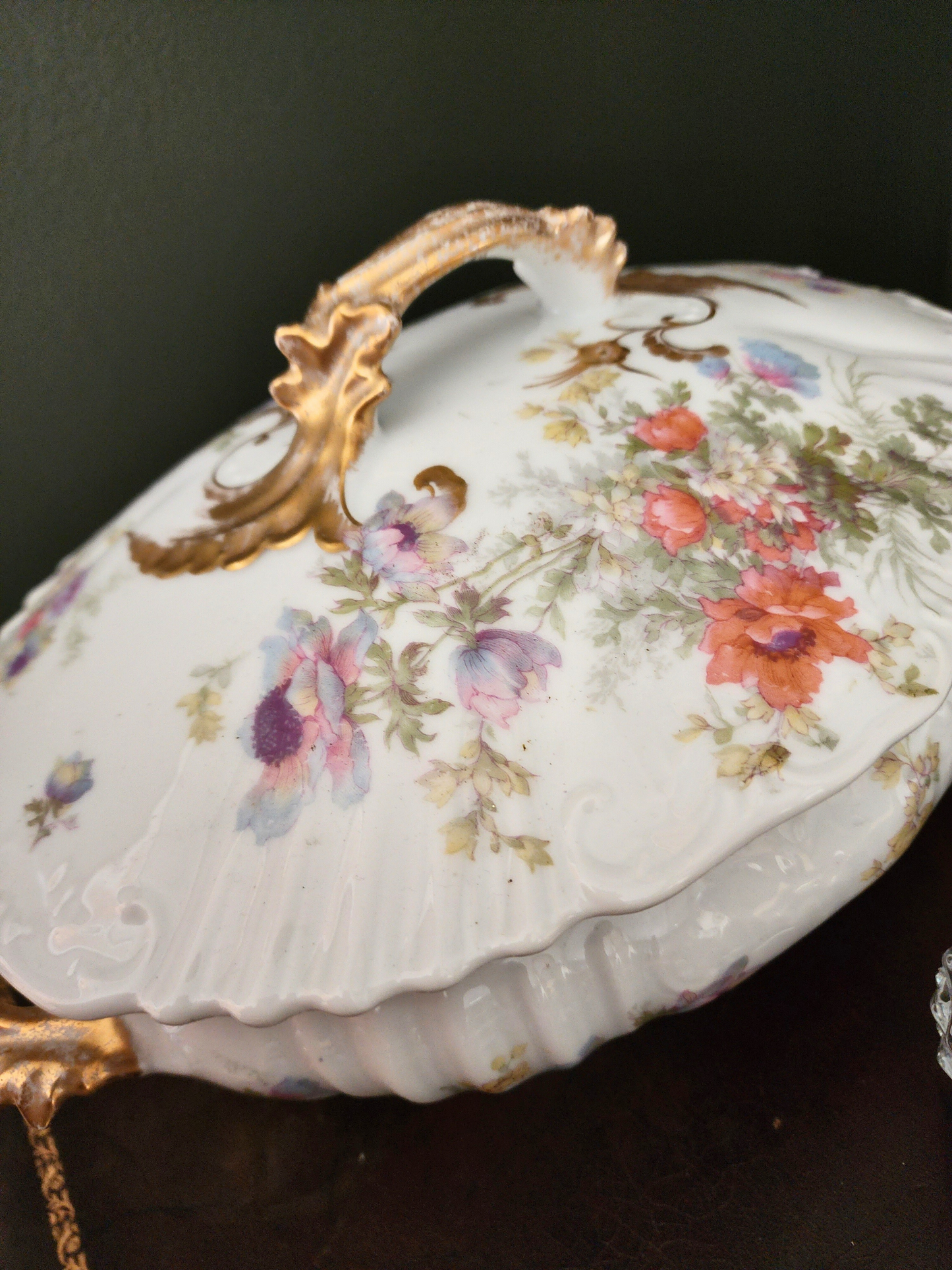 French antique-footed Tureen Serving ware Tureen