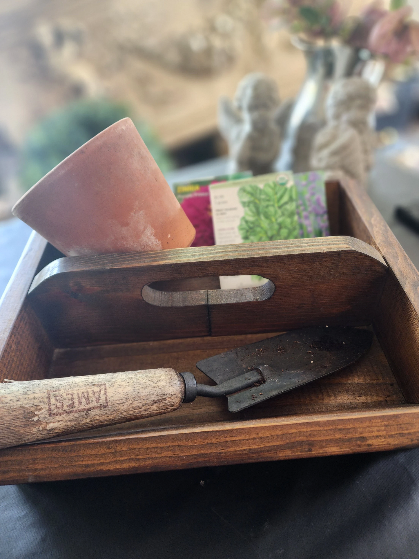 Vintage Garden Caddy: A Stylish and Practical Double Compartment Tote for Your Garden Essentials